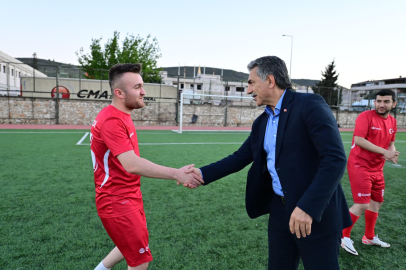 Gemlik’te işçi bayramı heyecanı yeşil sahaya taşındı