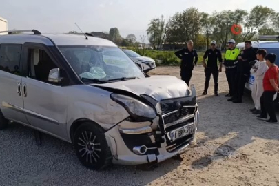 Bursa'da iki araç çarpıştı: 3 kişi yaralandı