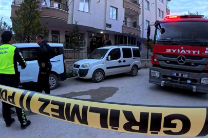 Evinde çıkan yangını söndürmek isterken yanarak can verdi