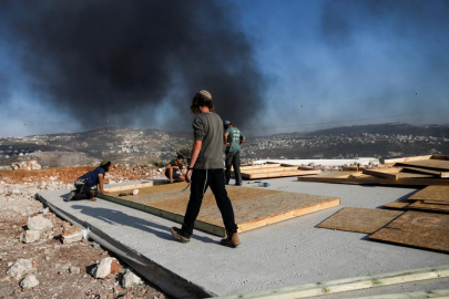 İşgalci İsrailliler, Batı Şeria'da Filistinli bir baba ve oğlunu yaraladı