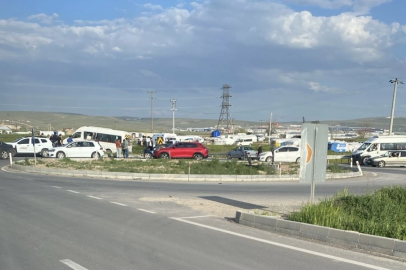 Otomobil ile işçi servisi çarpıştı: 6 yaralı