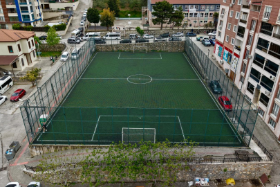 Bursa Gemlik’te halı sahalar yenilendi