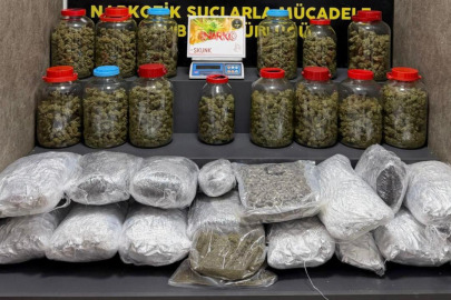 İzmir'de 60 kilo 200 gram uyuşturucu ele geçirildi