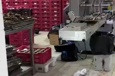Bursa'nın ünlü tatlıcısında skandal görüntü! İmalathane pes dedirtti