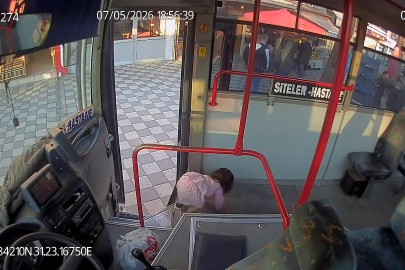 Bebek firarda! Tek başına halk otobüsüne binen 2 yaşındaki bebek kamerada