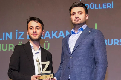 Enes Çelik “Yılın İz Bırakan Onur Ödülü''