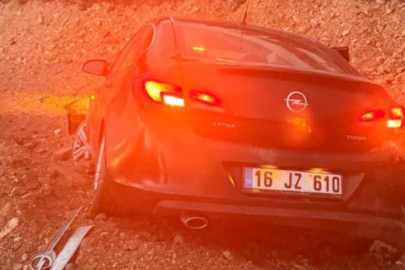 Kontrolden çıkan otomobil inşaata uçtu: 2 yaralı