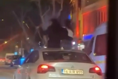 Bursa'da otomobilin tavanına oturan şahıslara ceza!
