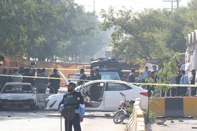 Pakistan'da pazar yerinde patlama; 2'si polis 9 kişi öldü