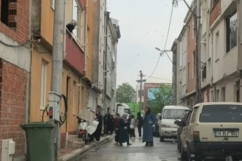 Bursa'da balkondan düşen kadın ağır yaralandı