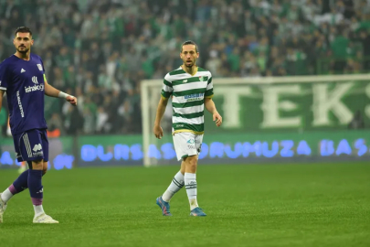 Bursaspor, tecrübeli futbolcunun sözleşmesini uzattı