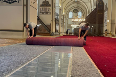 Bursa Ulucami'de halı yenileme çalışmaları başladı