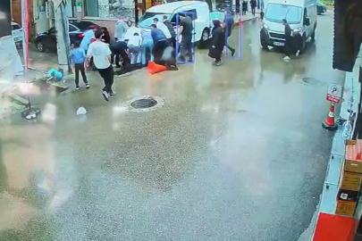 Bursa'da otomobil yayaların arasına daldı