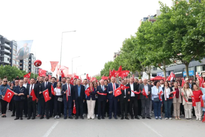 Bursa Nilüfer’de binler Cumhuriyet için yürüdü