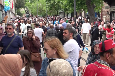 Bursa'da bayram yoğunluğu başladı: Kasapta da şekercide de hareketlilik yaşanıyor