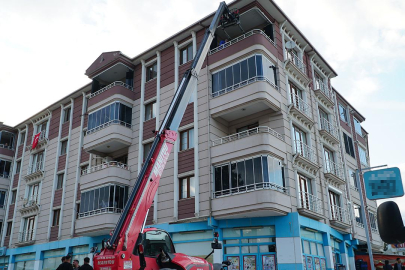 250 kiloluk cenaze teleskopik forkliftle taşındı