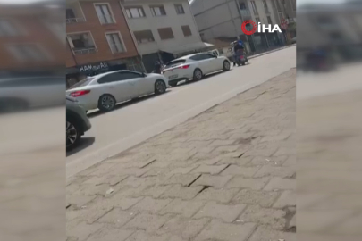 Yol verme kavgasında tansiyon yükseldi araya vatandaşlar girdi