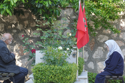 Bursa'daki şehitliklerde hüzünlü bayramlaşma
