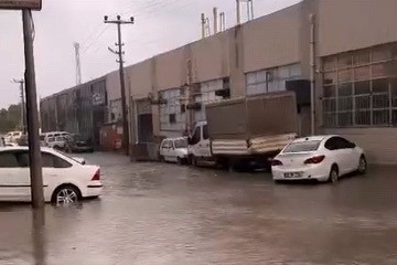 İnegöl, dolu ve sağanak yağışa teslim oldu