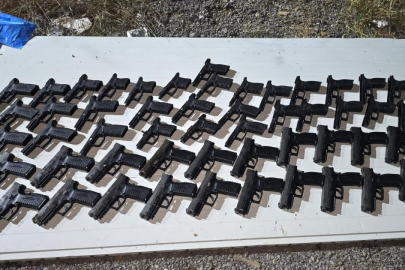 İstanbul'da kaçak silah operasyonunda 20 tabanca ele geçirildi