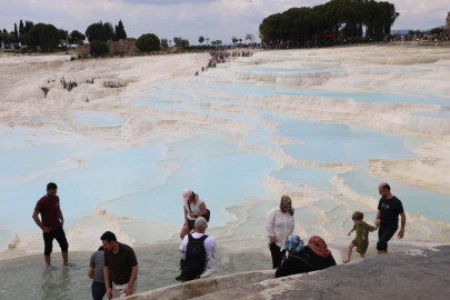 Pamukkale'de tüm zamanların günlük ziyaretçi rekoru kırıldı