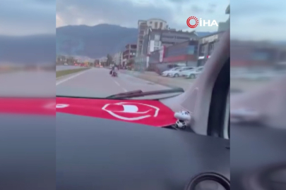 Bursa'da elektrikli scooter üzerindeki tehlikeli yolculuk