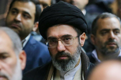 Hamaney'den "düşman hibrit savaşa yöneldi" açıklaması