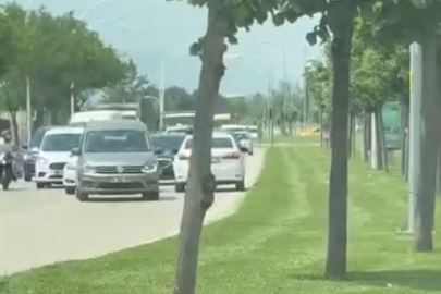 Bursa'da pes dedirten görüntü! Trafikte tersten giden sürücü kamerada