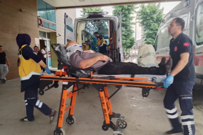 İnegöl'de virajı alamayan kamyon yan yattı