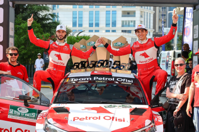 Bursa Rallisi'ni Kerem Kazaz kazandı