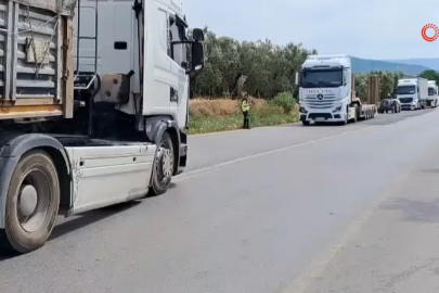 İznik’te kömür yüklü tırlar çarpıştı: Facianın eşiğinden dönüldü