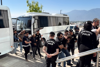 Bursa'da uyuşturucu operasyonunda yakalanan 23 şahıs adliyeye sevk edildi