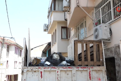 Osmangazi’de ihbar üzerine müdahale! Tonlarca çöp evden çıkarıldı