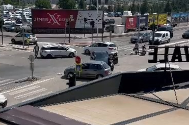 Bursa’nın işlek caddesinde kaza! Odunluk’ta iki araç çarpıştı