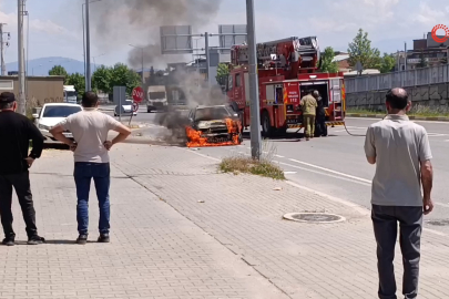 İnegöl’de seyir halindeki otomobil alev alev yandı