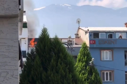 Bursa'da yangın paniği! Çatı alev aldı