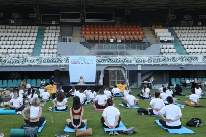 Bursa'da sağlıklı yaşlanma için yoga yaptılar