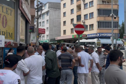 Yan bakma yüzünden silahla böyle vurdu...Olay anı hem vatandaş hem güvenlik kamerasına yansıdı