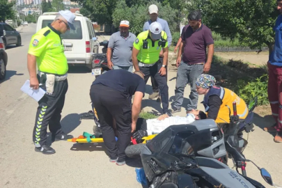Bursa’da hafif ticari araç motosiklete çarptı