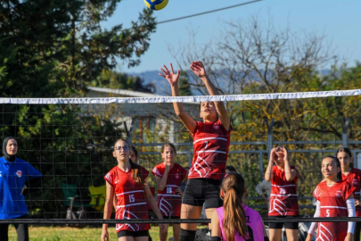 Geleceğin voleybolcuları Osmangazi'de yetişiyor