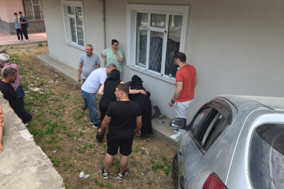 Bursa'da facianın eşiğinden dönüldü: Otomobil apartman bahçesine uçtu