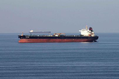 Suudi Arabistan ve İran petrolü taşıyan tankerler Hürmüz Boğazı'ndan geçti
