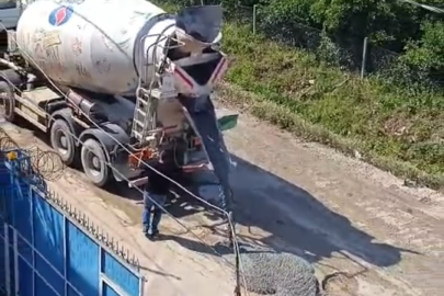 Vatandaşlar belediyeden umudu kesti: Para verip beton döktüler