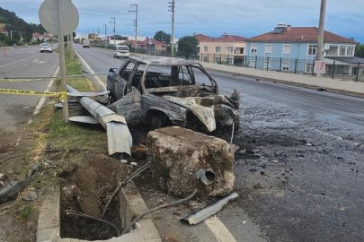 Samsun'da otomobil aydınlatma direğine çarptı: 1 ölü, 1 yaralı